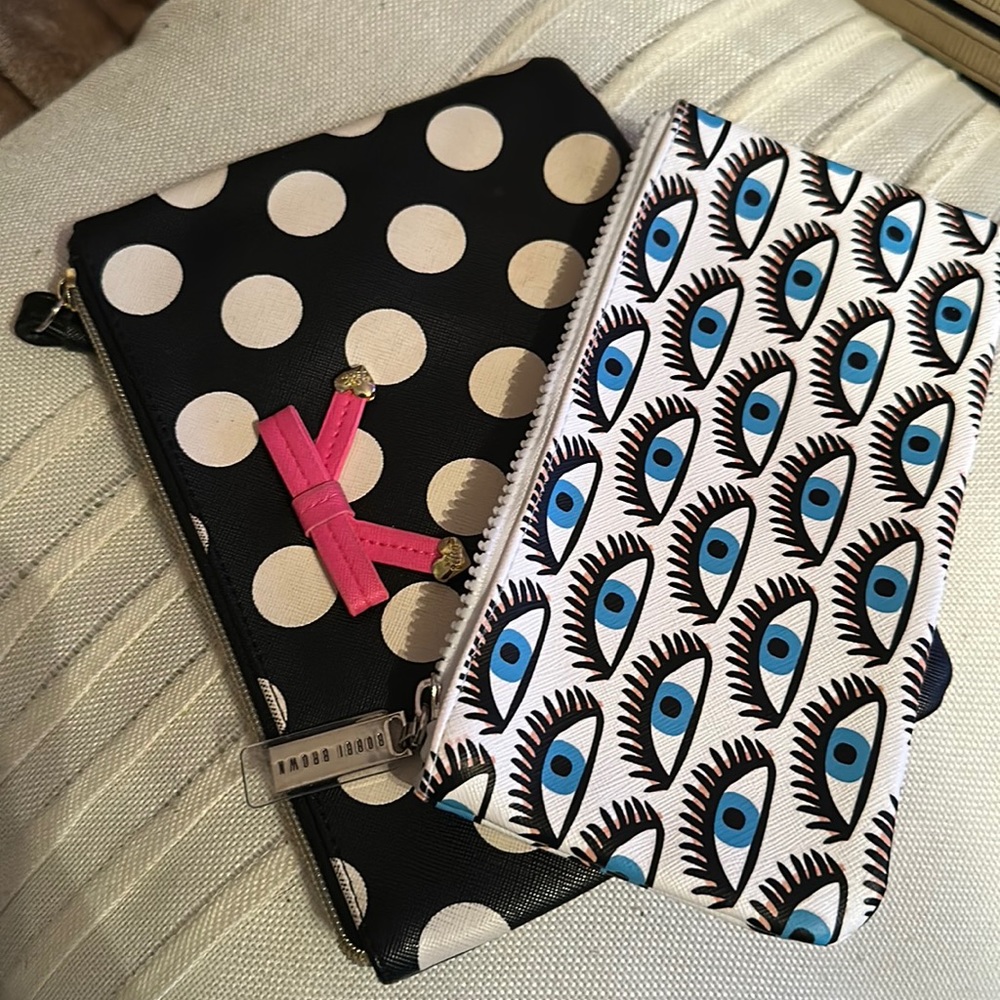 Bundle of 2 travel makeup case Bobby brown and Betsy Johnson 🔥🔥🔥
